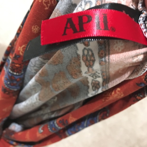 NWOT AP II xl buttery soft almost a velvet feel paisley/handkerchief pattern - Picture 7 of 8